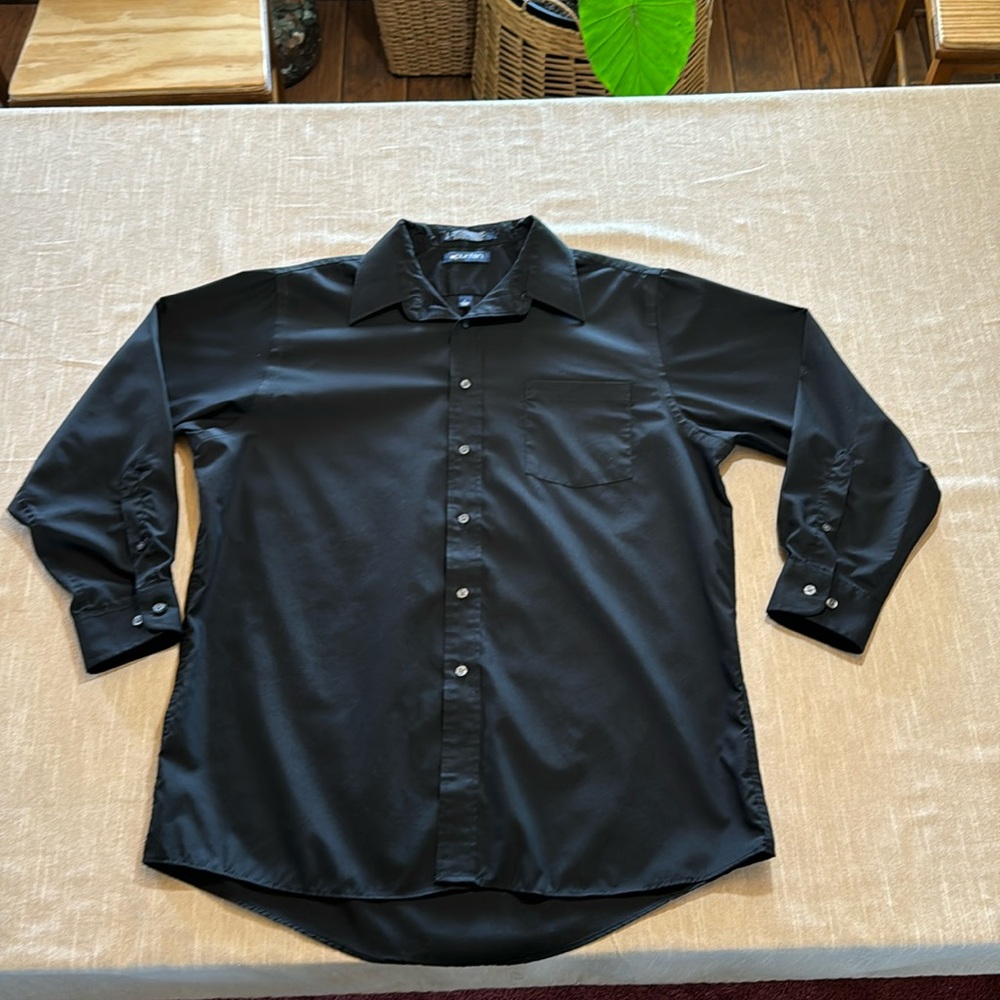 Puritan Men’s black wrinkle free long sleeve dress shirt. Size Large